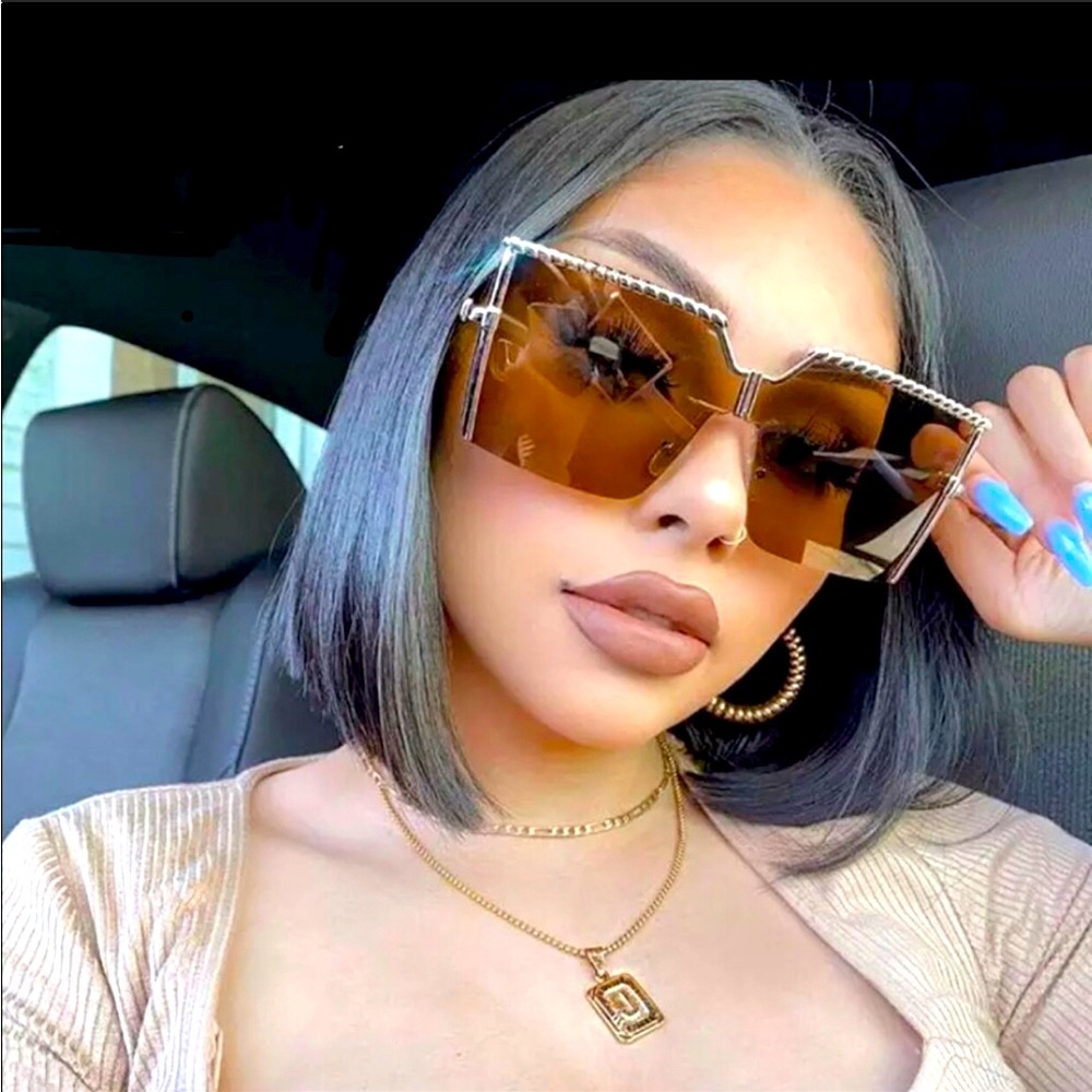 Oversized retro, flat sunglasses